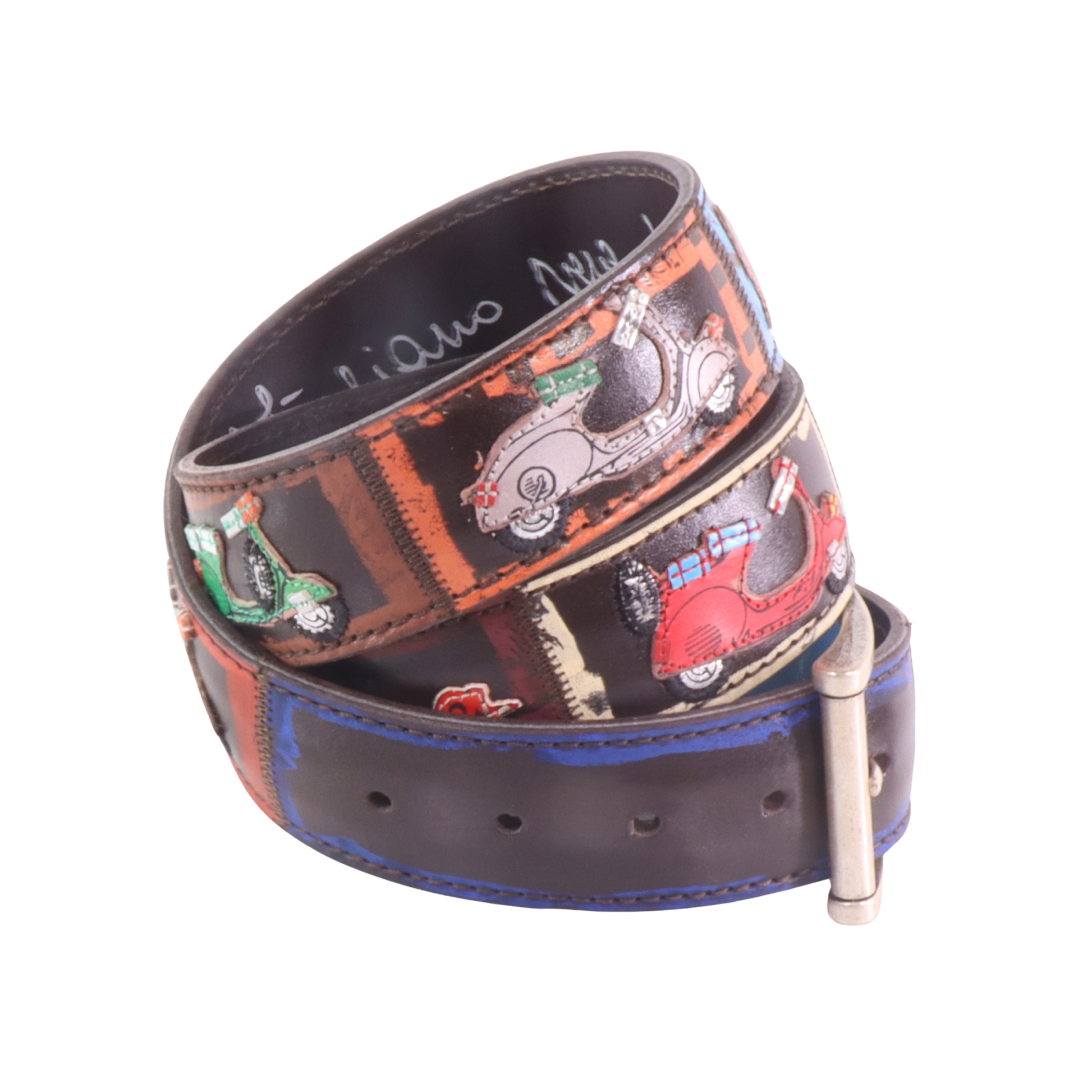 Cinture personalizzate, su misura. Applicazioni Vespa, passione italiana. Accessorio artigianale, dipinta a mano, fatta in Italia.